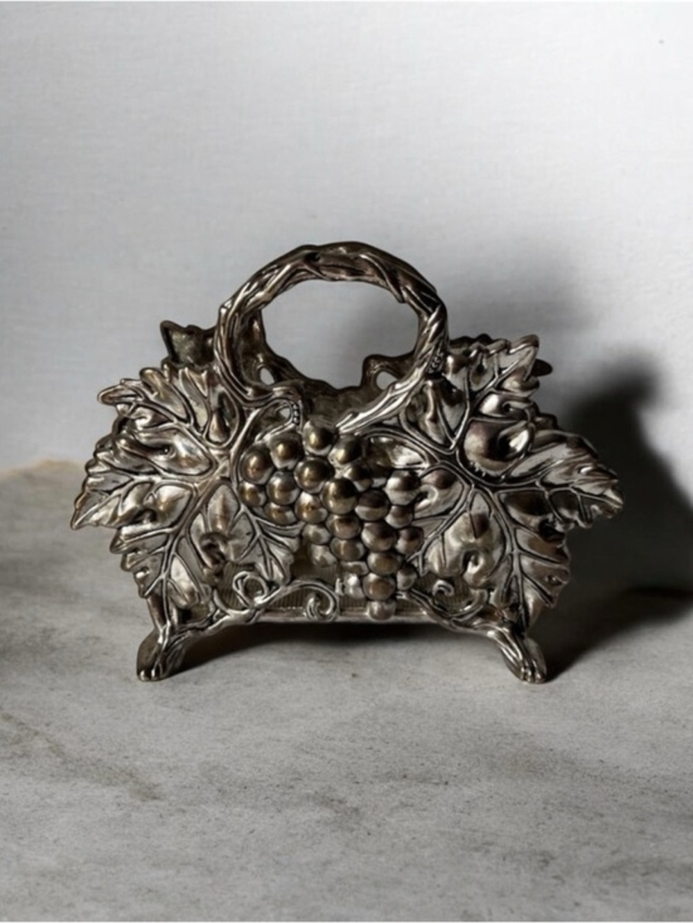 Vintage Godinger Silver Plated Footage Embossed Grape Vine Napkin Letter Holder